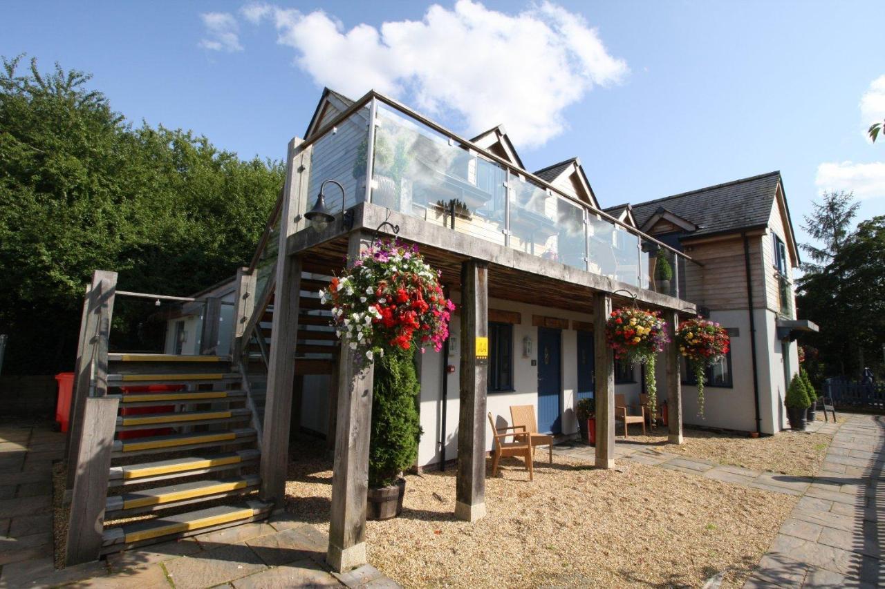 The Sun Inn Swindon Exterior foto